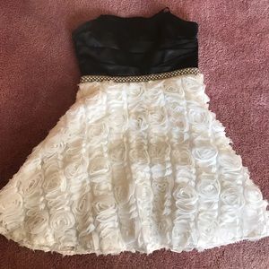 🖤 City Triangle Rose Dress 🖤